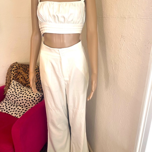 2 piece crop top pants set! 🛥️ Perfect when boating and outdoor activities. - Picture 2 of 9
